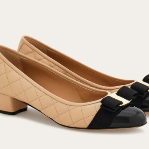 Like a brand new Women's ferragamo pumps size 7 - Picture 1 of 5